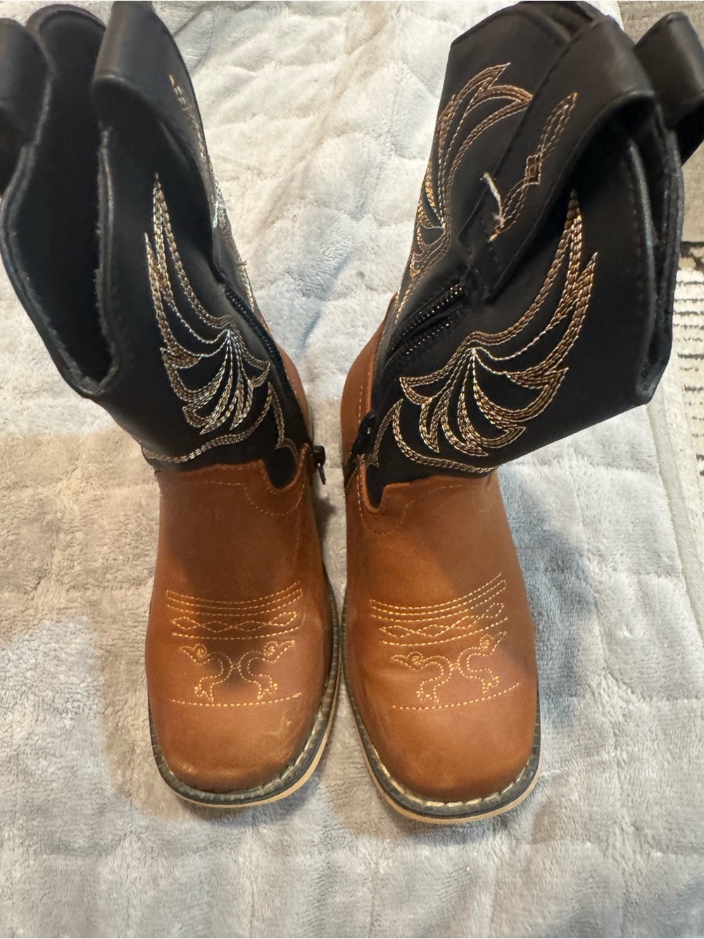 Women’s Two-Tone Brown and Black Western Boots